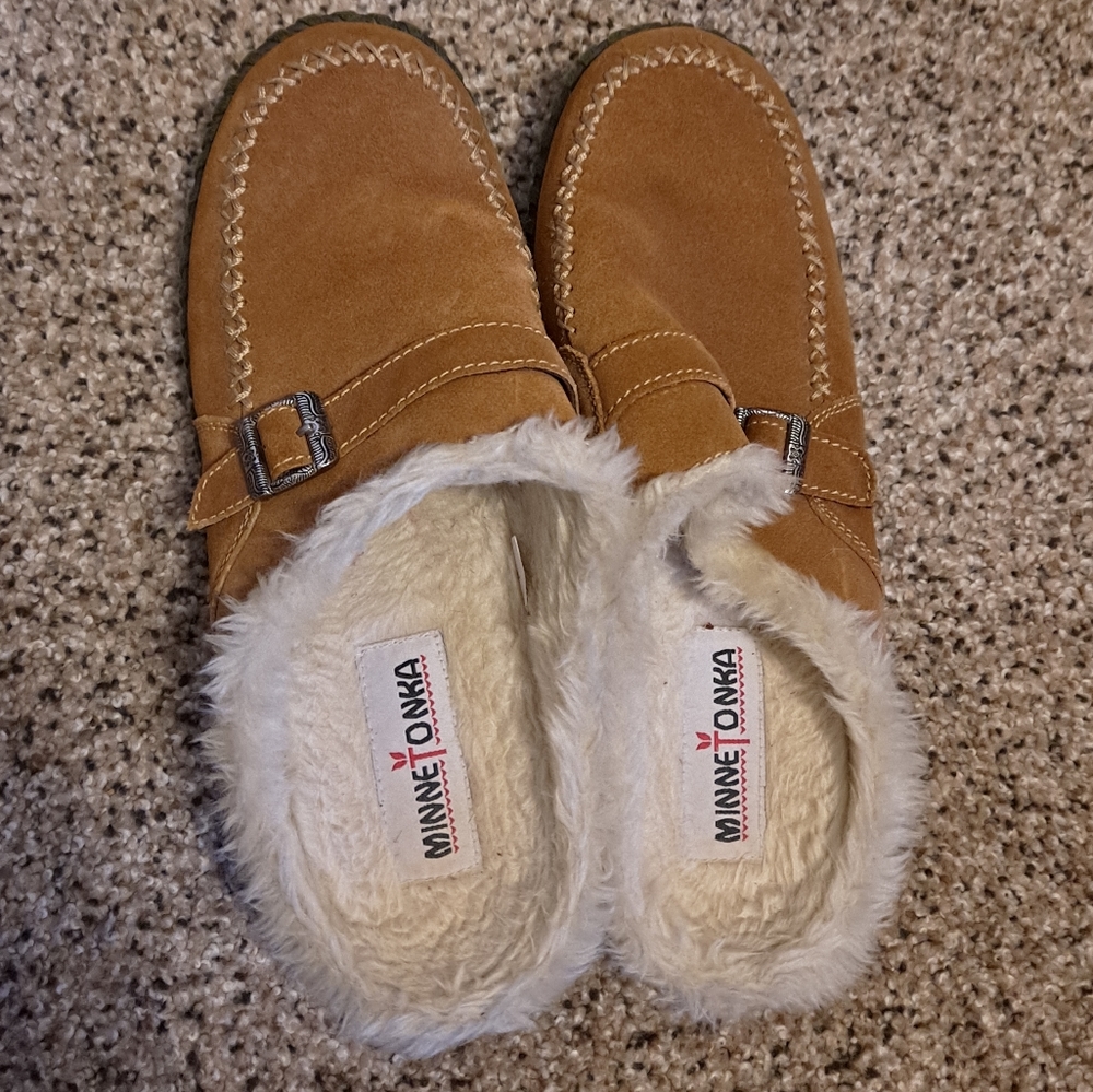 Minnetonka Size 10 Slipper Shoes